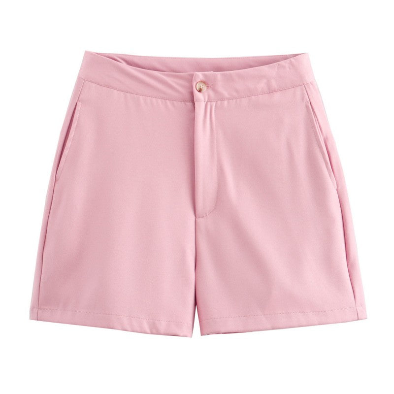 Īss, pieguļošs uzvalks 